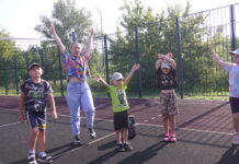 За первый летний месяц в загородных и пришкольных лагерях Алтайского края отдохнули более 50 тысяч детей